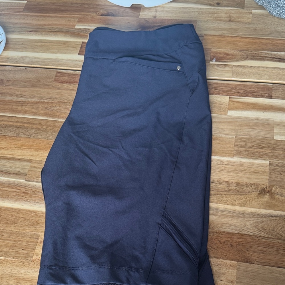 Tail white label navy Women's Shorts size 14 nwot
